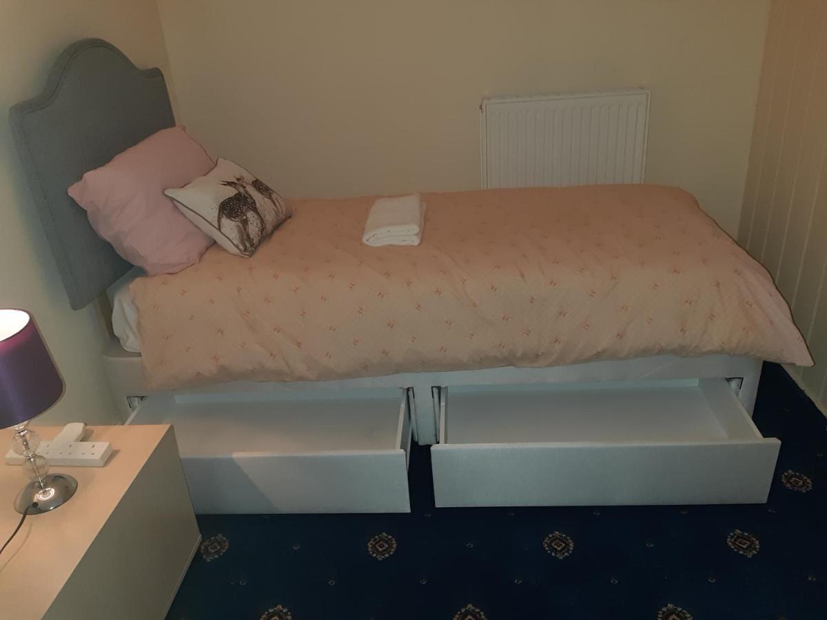 Phoenix Nights Guest House Барроу-ин-Фернесс Экстерьер фото