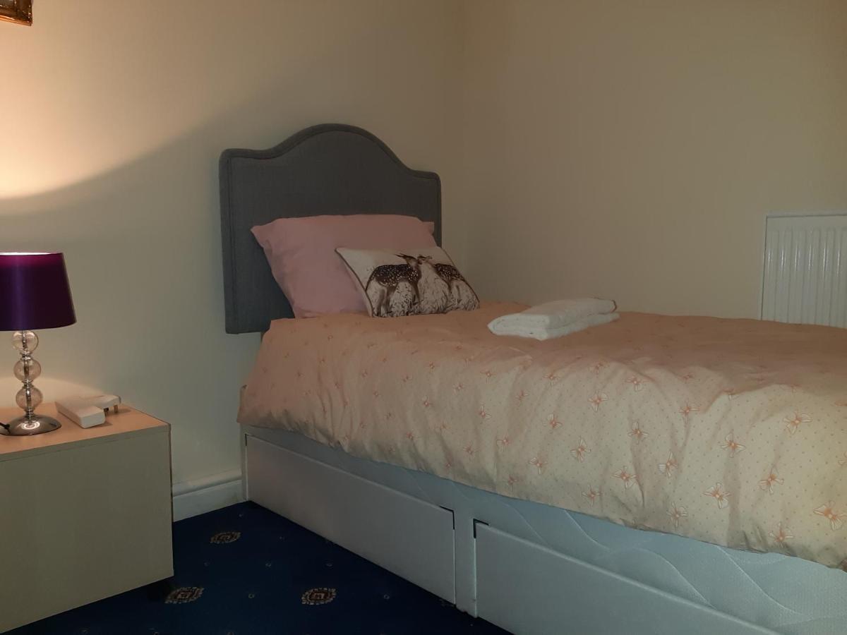 Phoenix Nights Guest House Барроу-ин-Фернесс Экстерьер фото