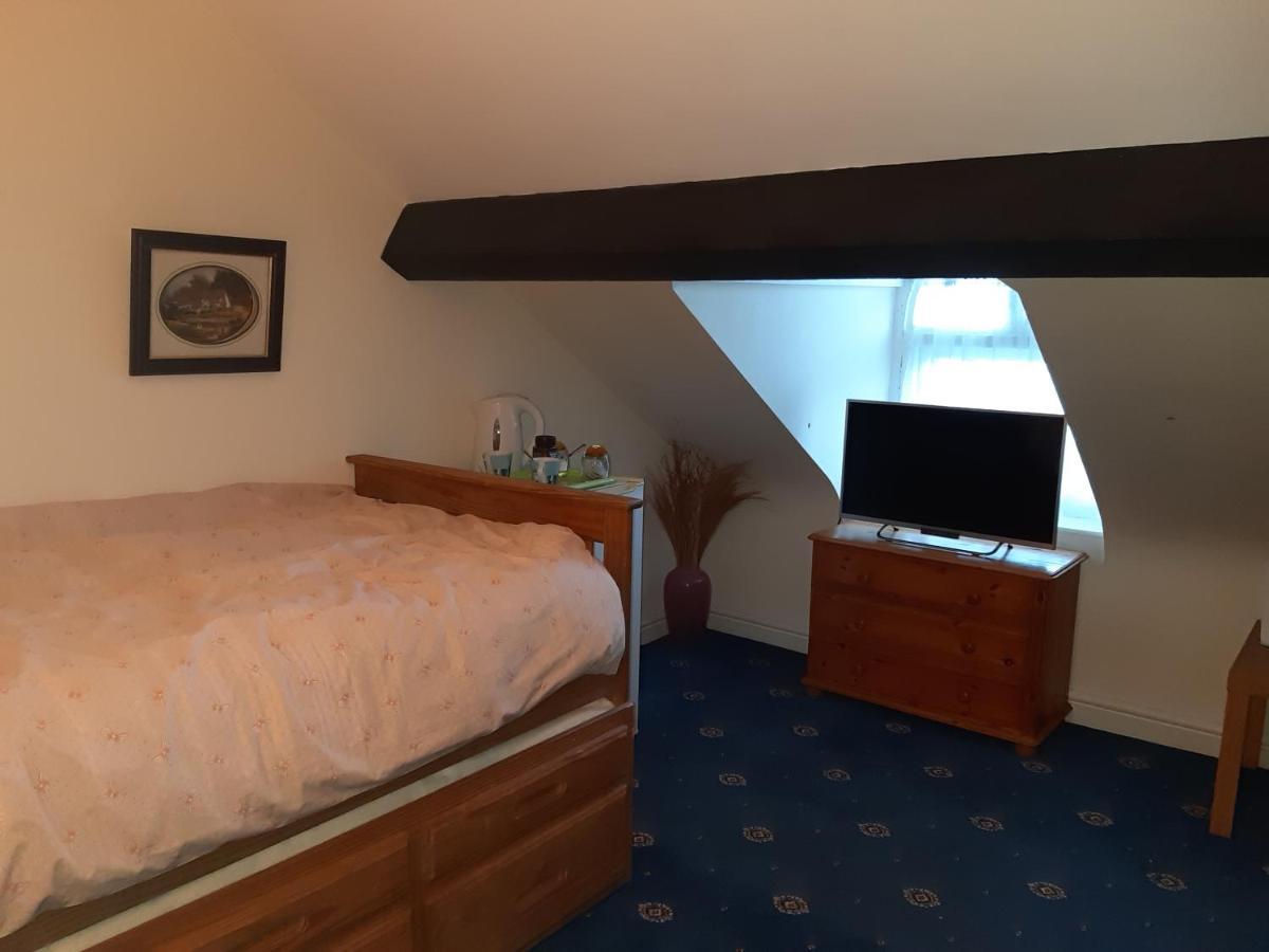 Phoenix Nights Guest House Барроу-ин-Фернесс Экстерьер фото