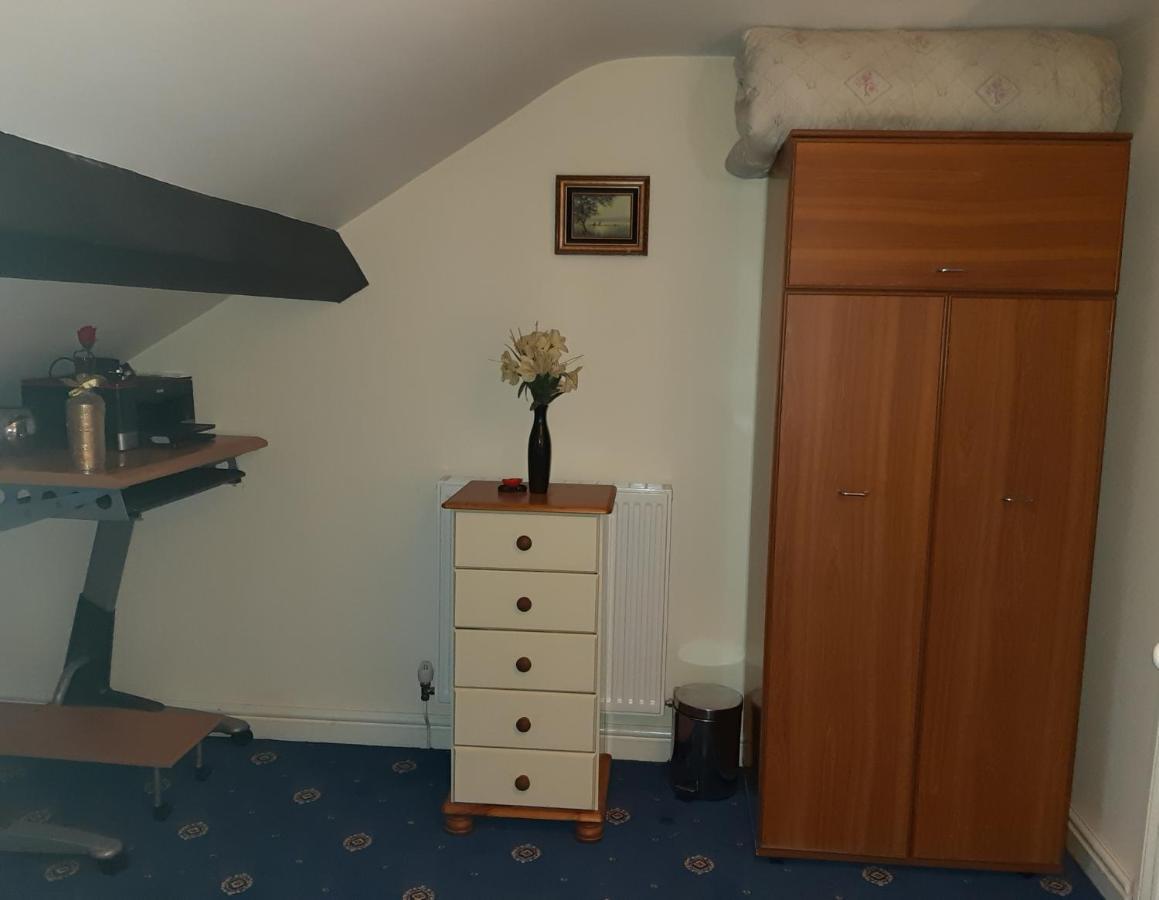 Phoenix Nights Guest House Барроу-ин-Фернесс Экстерьер фото