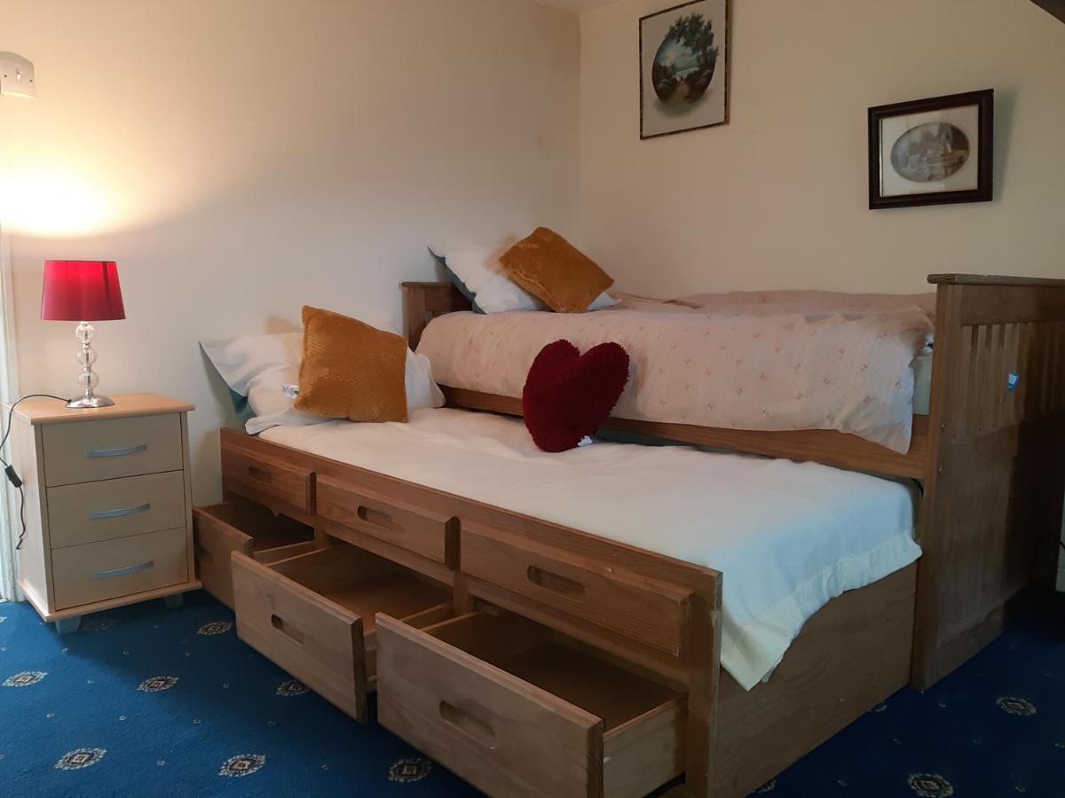 Phoenix Nights Guest House Барроу-ин-Фернесс Экстерьер фото
