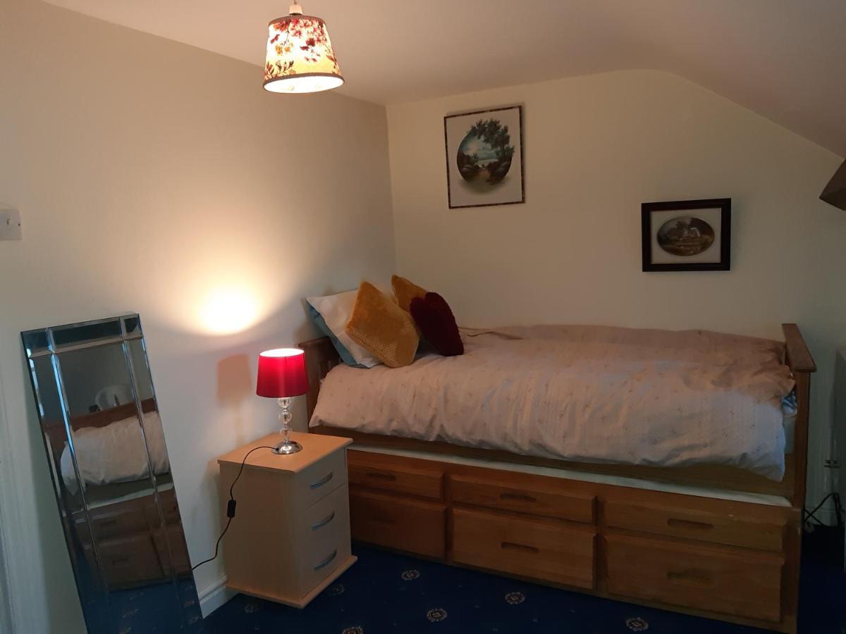 Phoenix Nights Guest House Барроу-ин-Фернесс Экстерьер фото