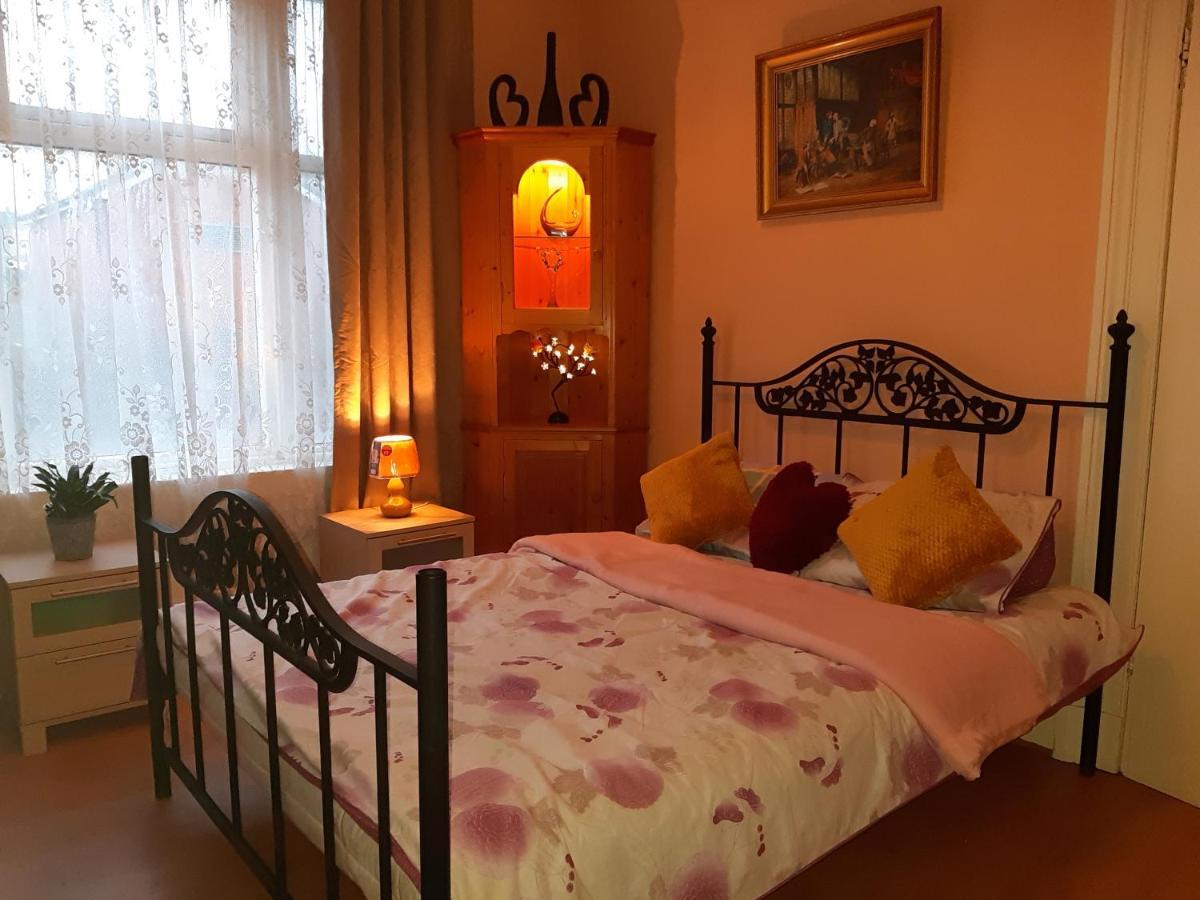 Phoenix Nights Guest House Барроу-ин-Фернесс Экстерьер фото