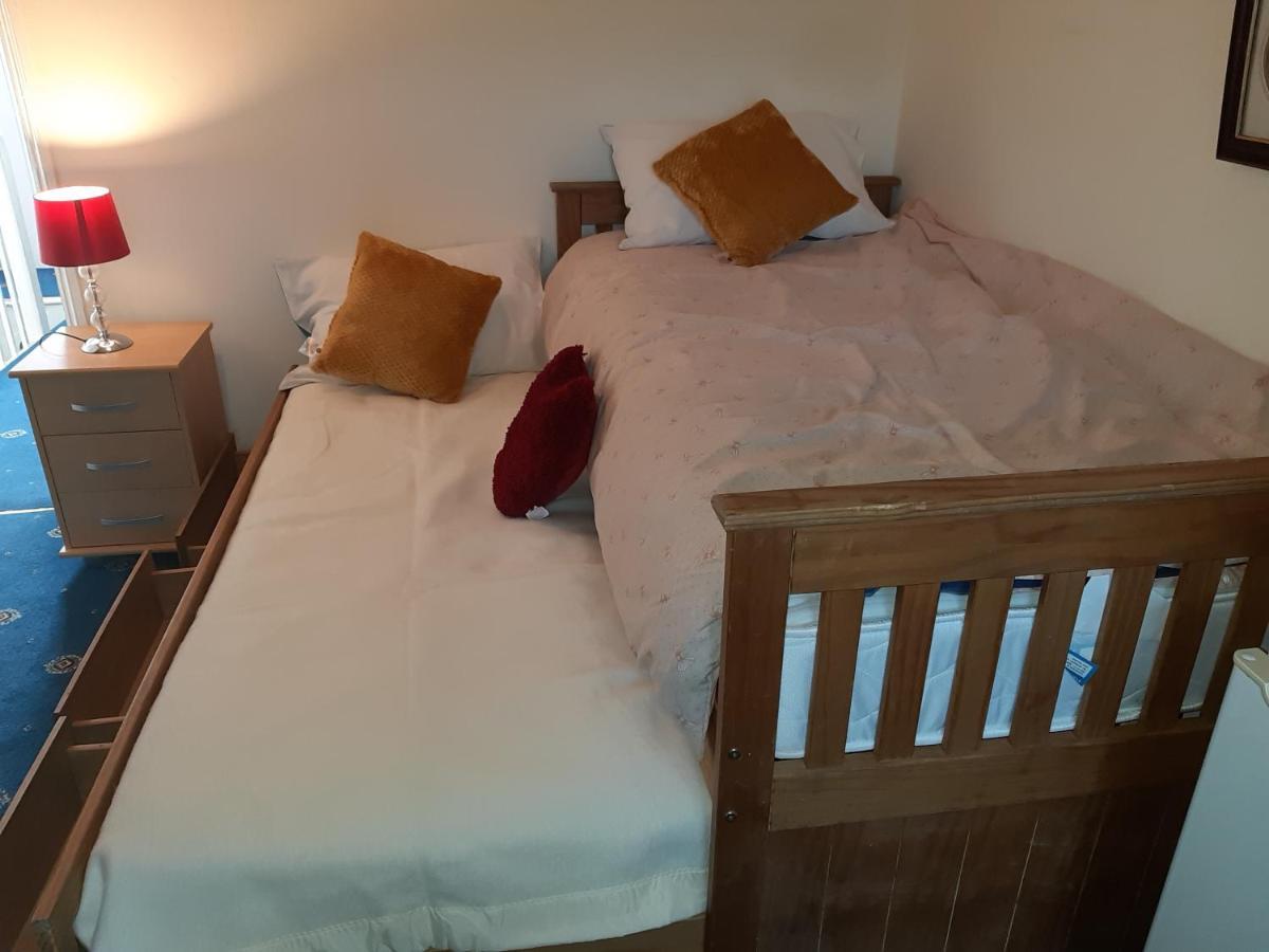 Phoenix Nights Guest House Барроу-ин-Фернесс Экстерьер фото