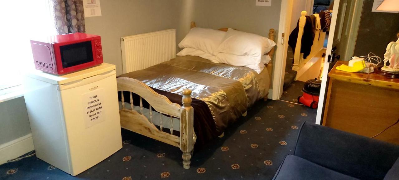 Phoenix Nights Guest House Барроу-ин-Фернесс Экстерьер фото