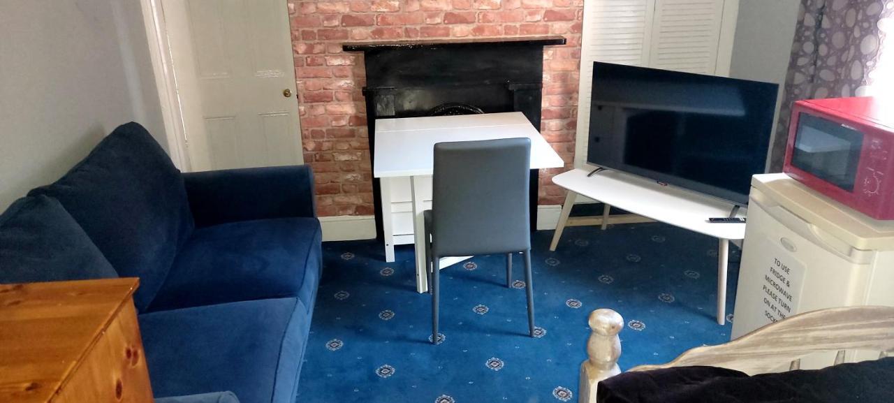 Phoenix Nights Guest House Барроу-ин-Фернесс Экстерьер фото