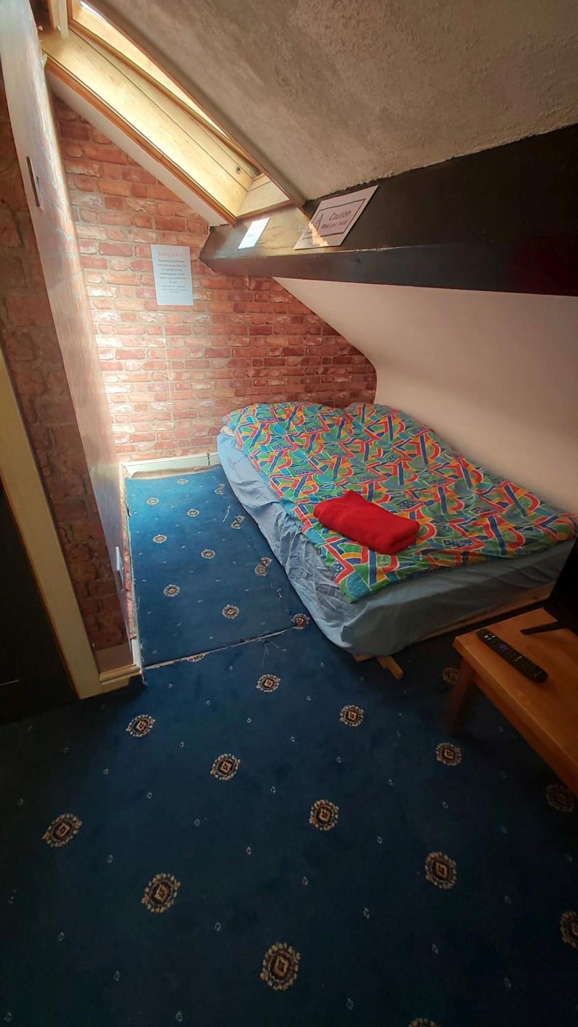 Phoenix Nights Guest House Барроу-ин-Фернесс Экстерьер фото